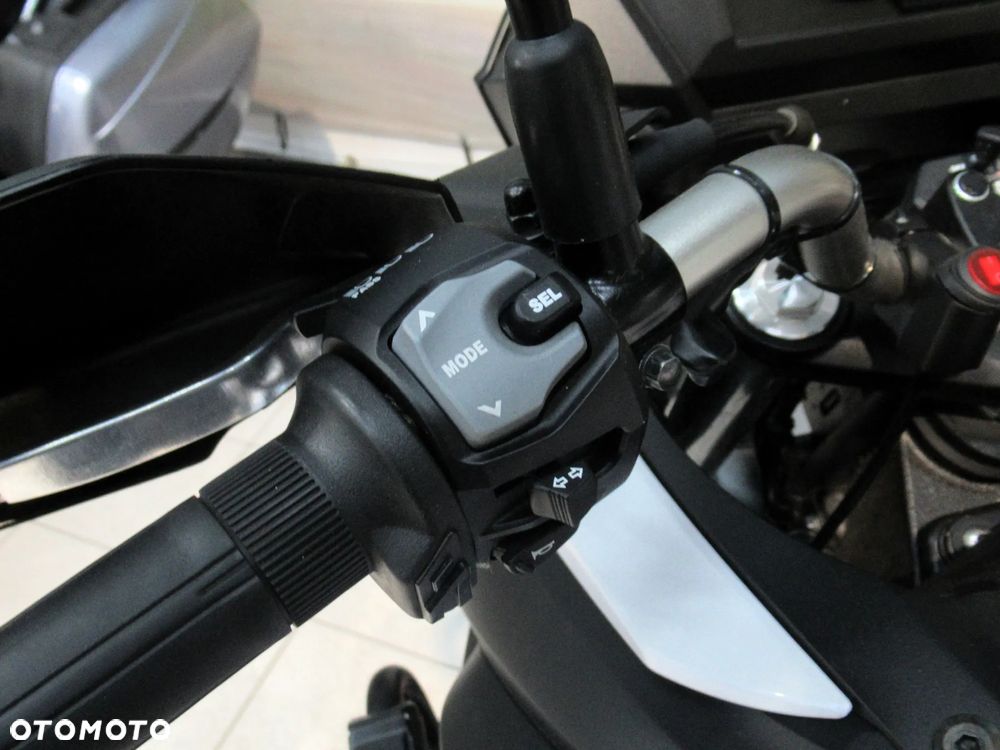 Suzuki V-STROM - 12
