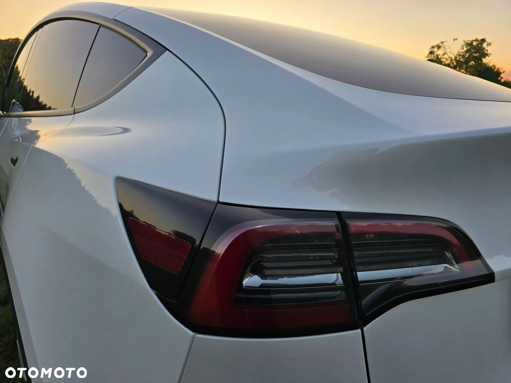 Tesla Model Y - 21