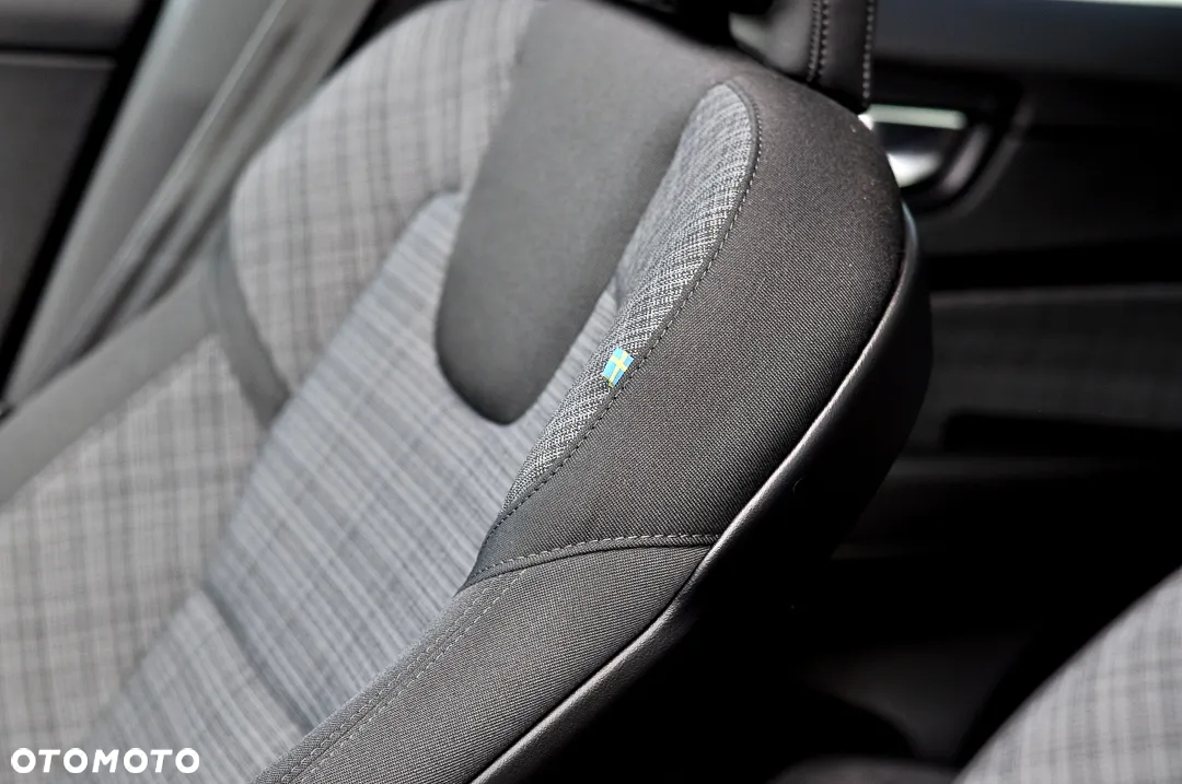 Volvo XC 60 B4 D Geartronic Momentum Pro - 19