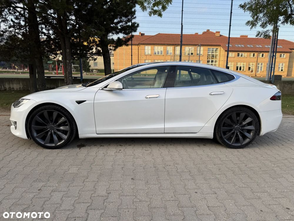 Tesla Model S - 3