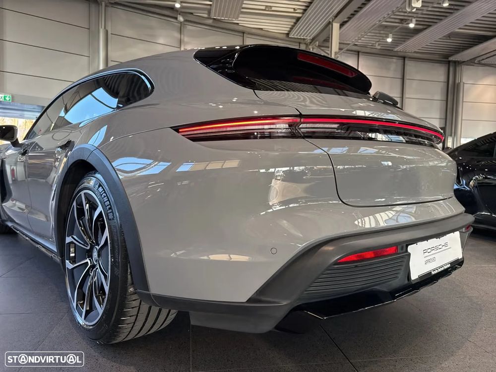 Porsche Taycan Cross Turismo 4S - 14