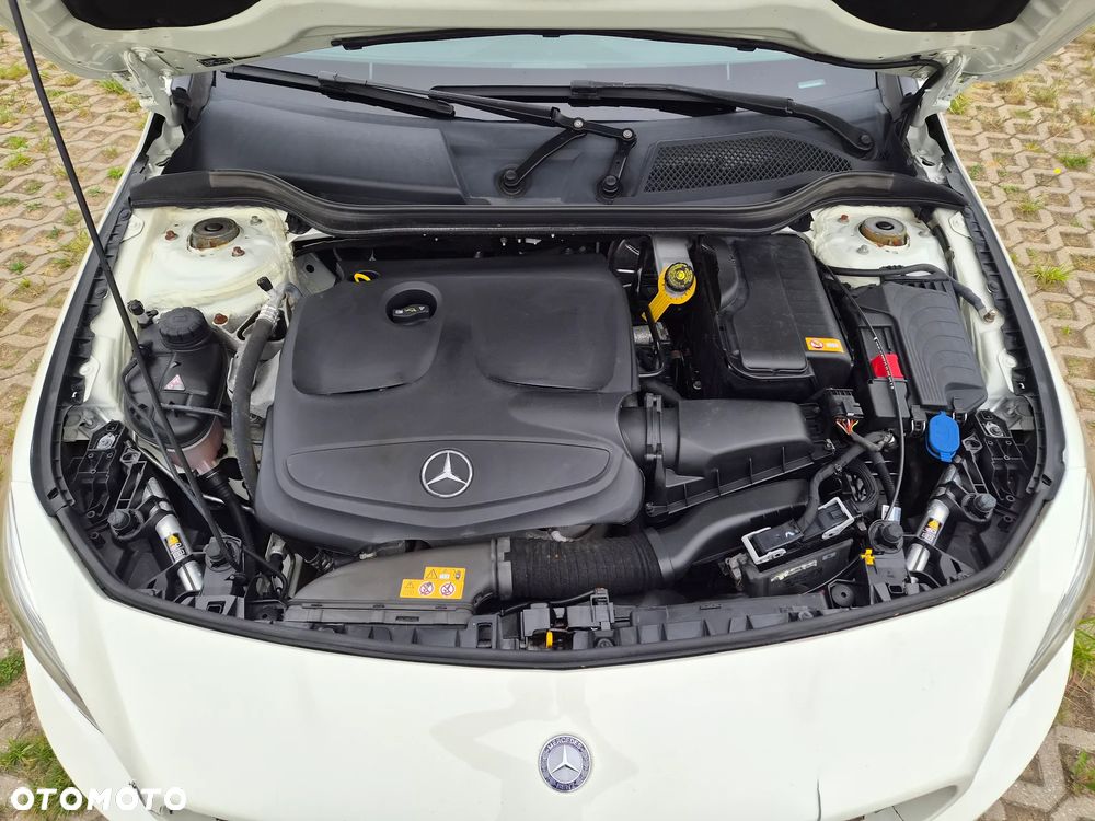 Mercedes-Benz CLA 250 4Matic 7G-DCT Sport - 16