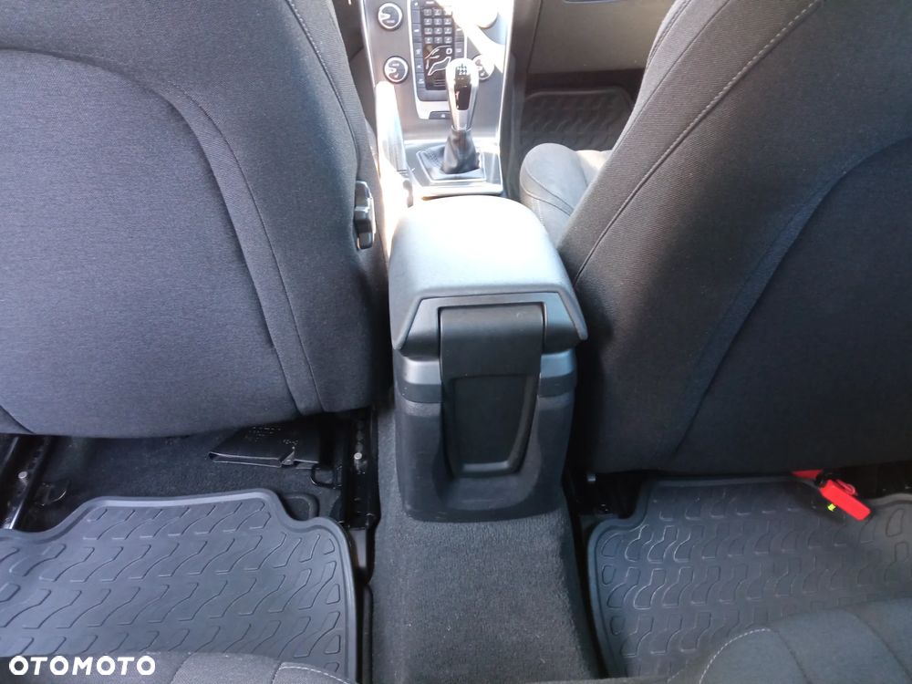 Volvo V40 D2 Kinetic - 13