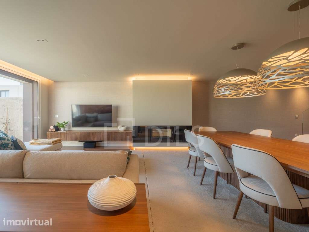 Moradia T4+1 com Piscina e Jardim, em Valadares - Grande imagem: 4/54