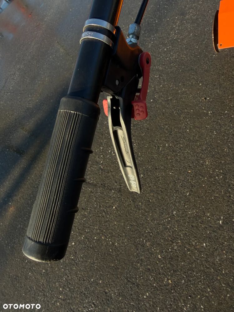 Husqvarna Glebogryzarka Kultywator BENASSI. Włoska Oryginalna Maszyna sprowadzona z Norwegii. Silnik Honda lub BRIGGS VANGUARD. 7km lub 5,5km . Szerokość rob. 80cm. 3 biegi pracy. To nie jest chińczyk!! Prawdziwy kultywator Przemysłowy koszt nowego około 10 tysięcy złotych. Okazja  cena zimowa wyprzedaż!! - 37