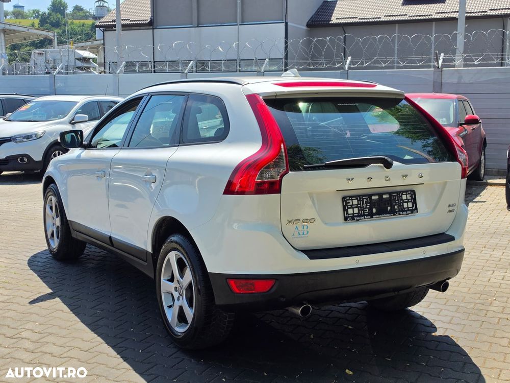 Volvo XC 60 D4 AWD Kinetic - 4