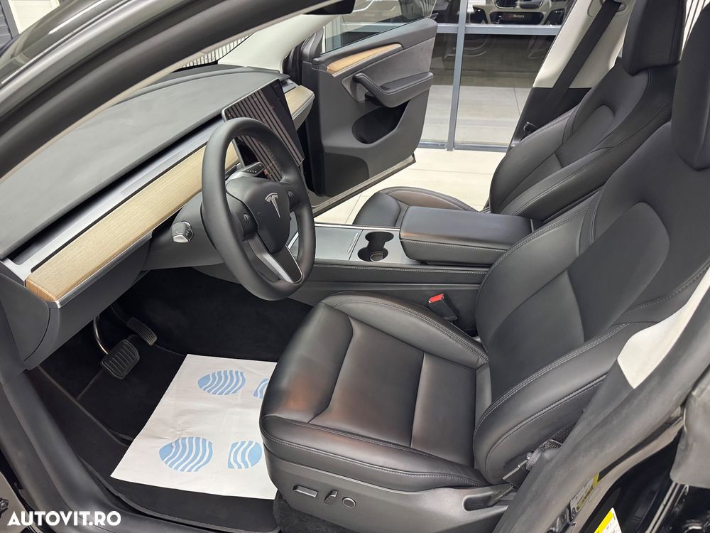 Tesla Model Y Long Range Dual Motor AWD - 15