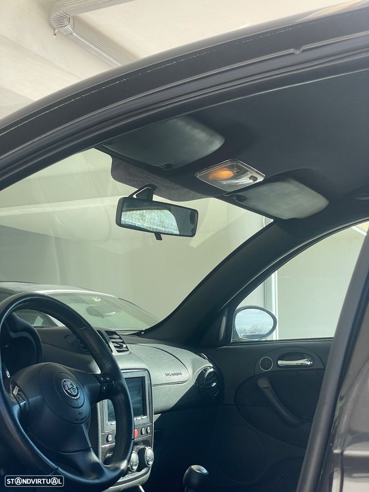 Alfa Romeo 147 1.9 JTDM 8V - 9