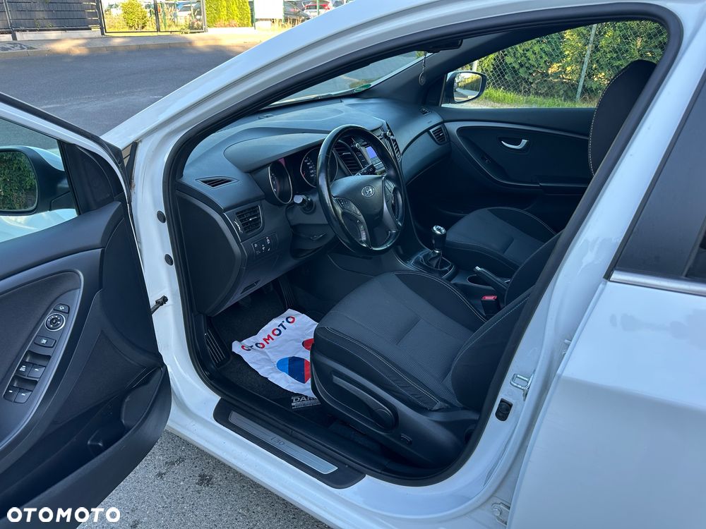 Hyundai i30 blue Kombi 1.6 GDi Passion - 19