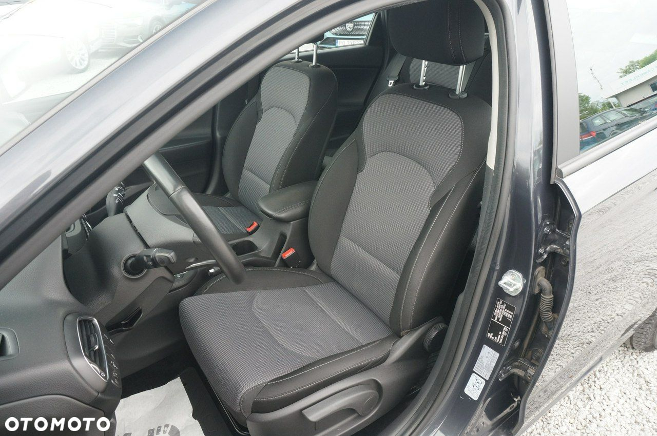 Hyundai i30 1.6 D Classic + DCT - 21
