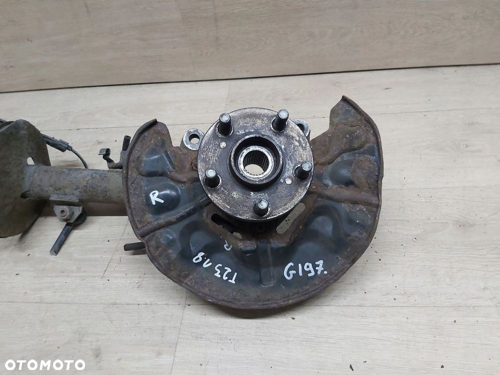 TOYOTA Avensis T25 03-08 amortyzator zwrotnica mcperson prawy przód 1,6 1,8 - 2