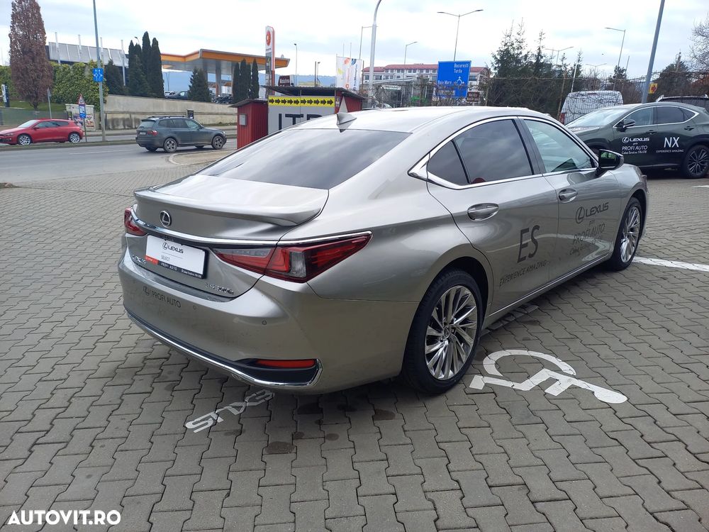 Lexus Seria ES 300h 2.5 TNGA HV 25H- 4X2 CVT Luxury - 7