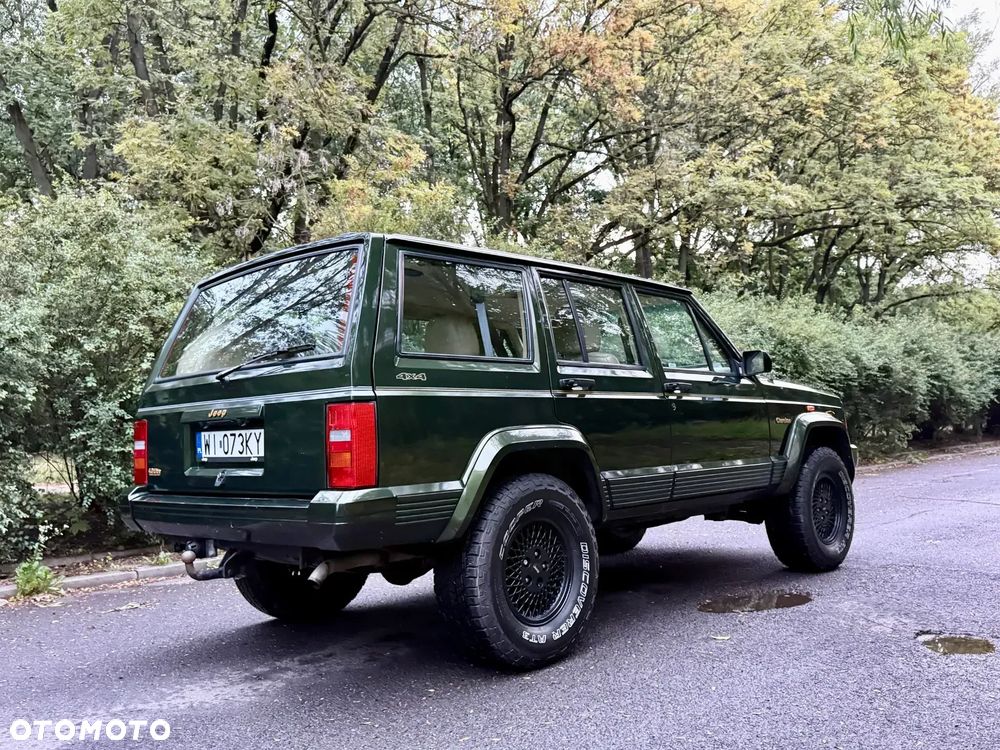 Jeep Cherokee - 10