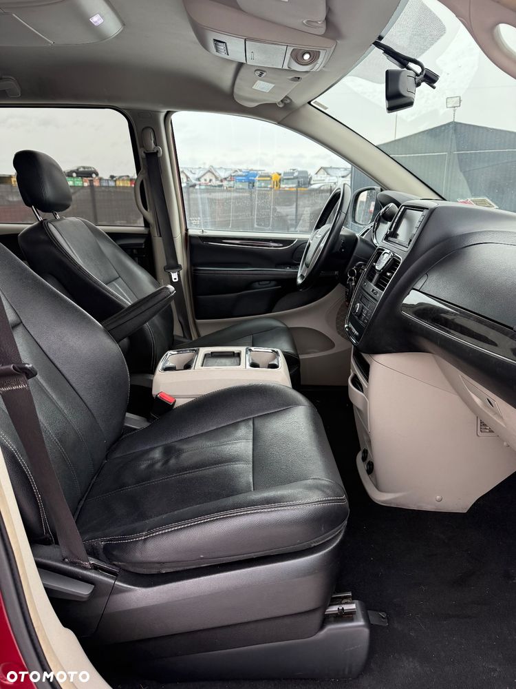 Chrysler Town & Country 3.6 Limited - 29