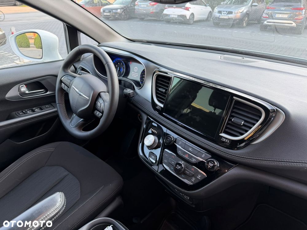 Chrysler Pacifica - 7