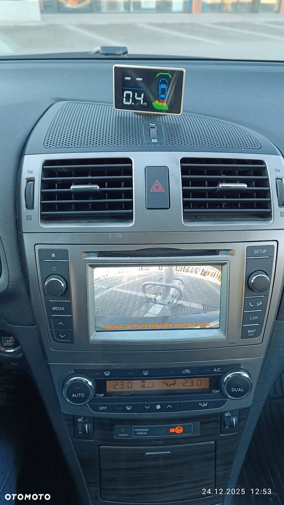 Toyota Avensis 1.8 Premium - 23