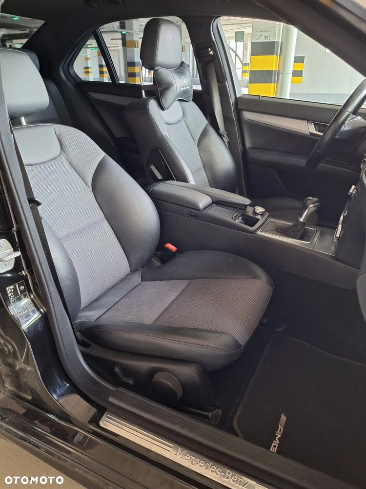 Mercedes-Benz Klasa C 180 CGI BlueEFFICIENCY Avantgarde - 10