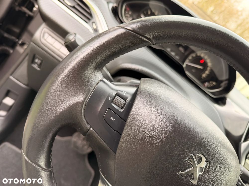 Peugeot 2008 PureTech 130 Stop&Start EAT6 Allure - 22