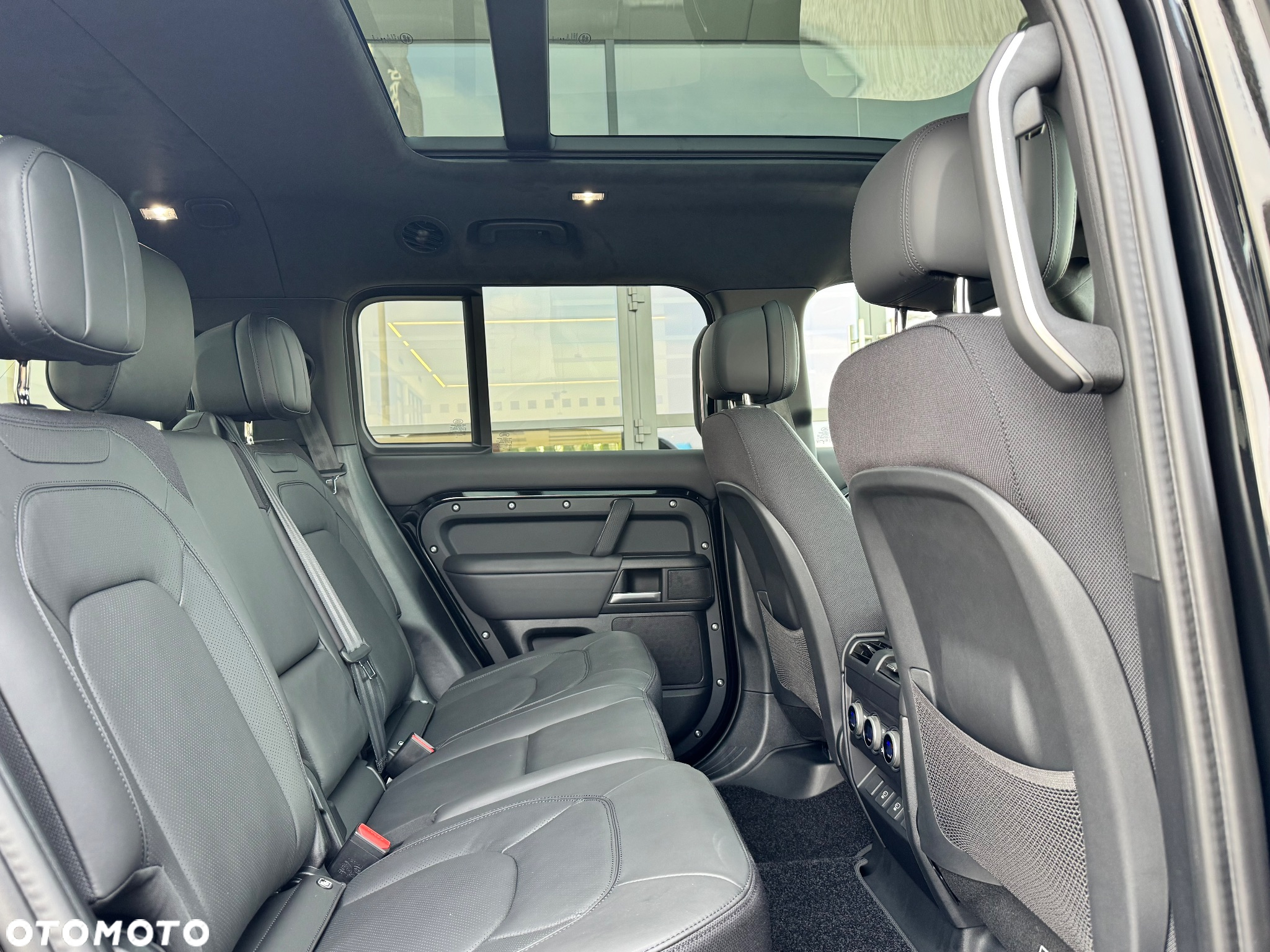 Land Rover Defender - 10