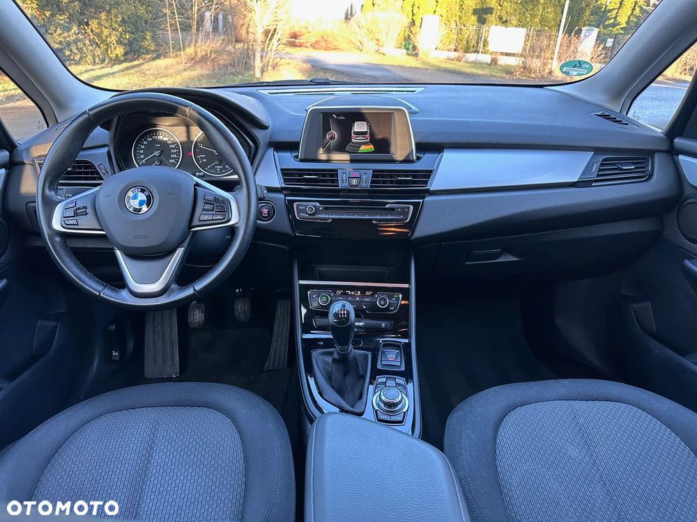 BMW Seria 2 218d - 24