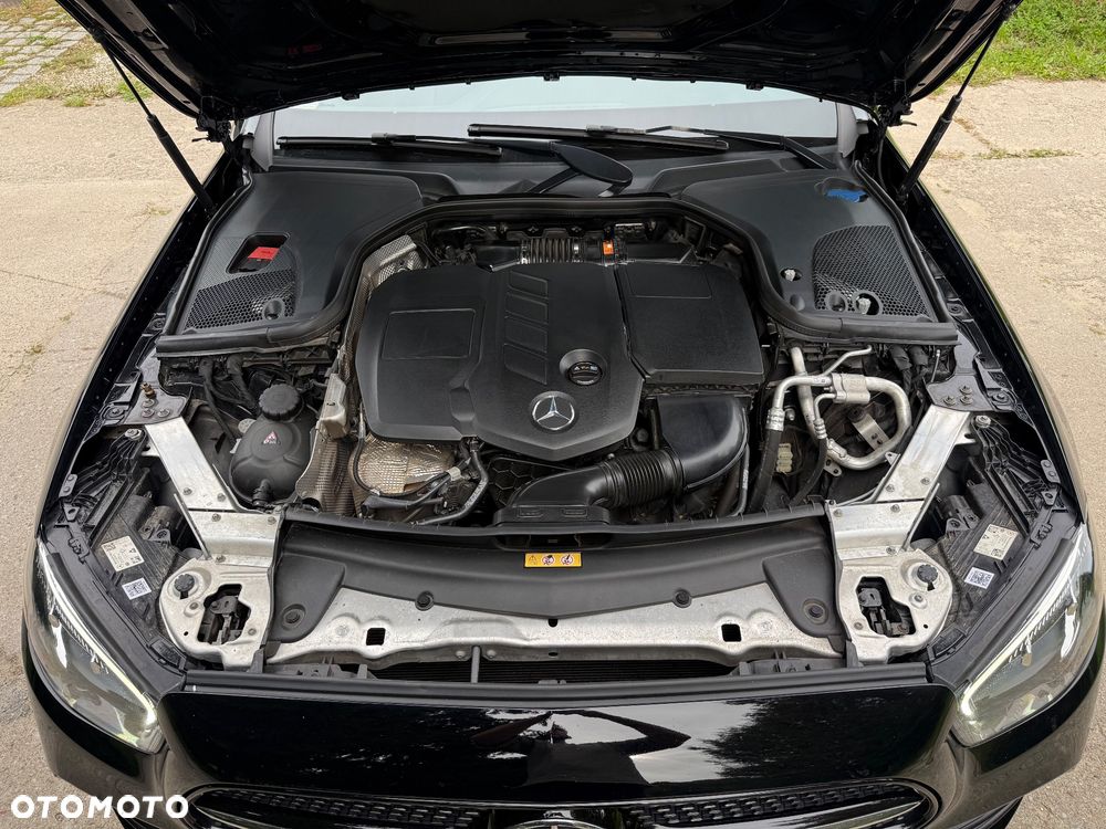 Mercedes-Benz Klasa E 220 d 4-Matic 9G-TRONIC - 37
