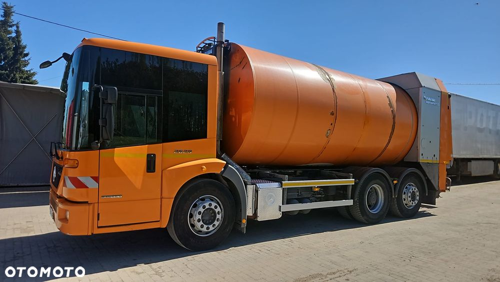 Mercedes-Benz ECONIC 2629 - 2