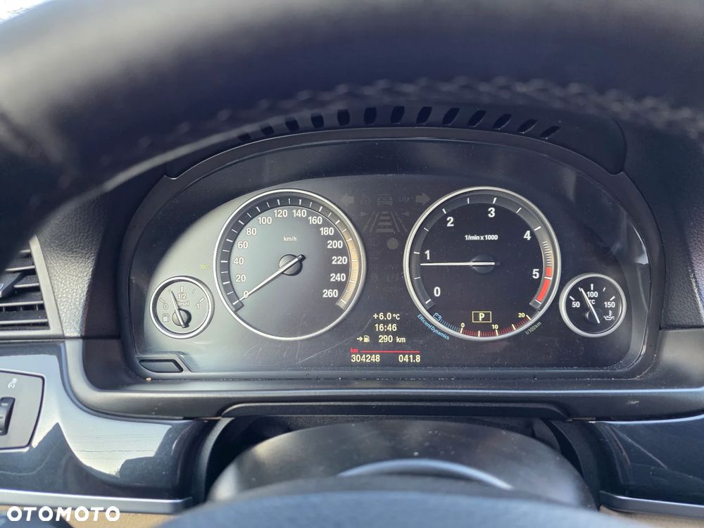 BMW Seria 5 520d Sport-Aut - 31