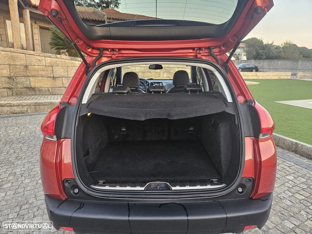 Peugeot 2008 1.2 PureTech Allure EAT6 - 8