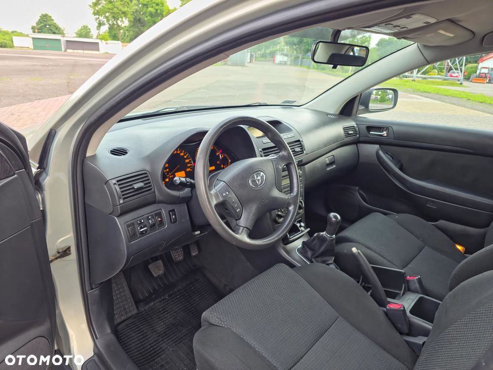Toyota Avensis 2.0 D-4D Sol - 11