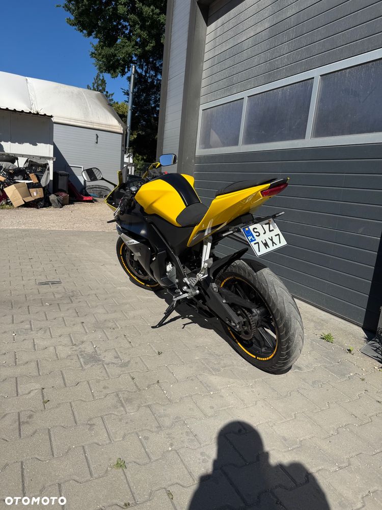 Yamaha YZF - 4