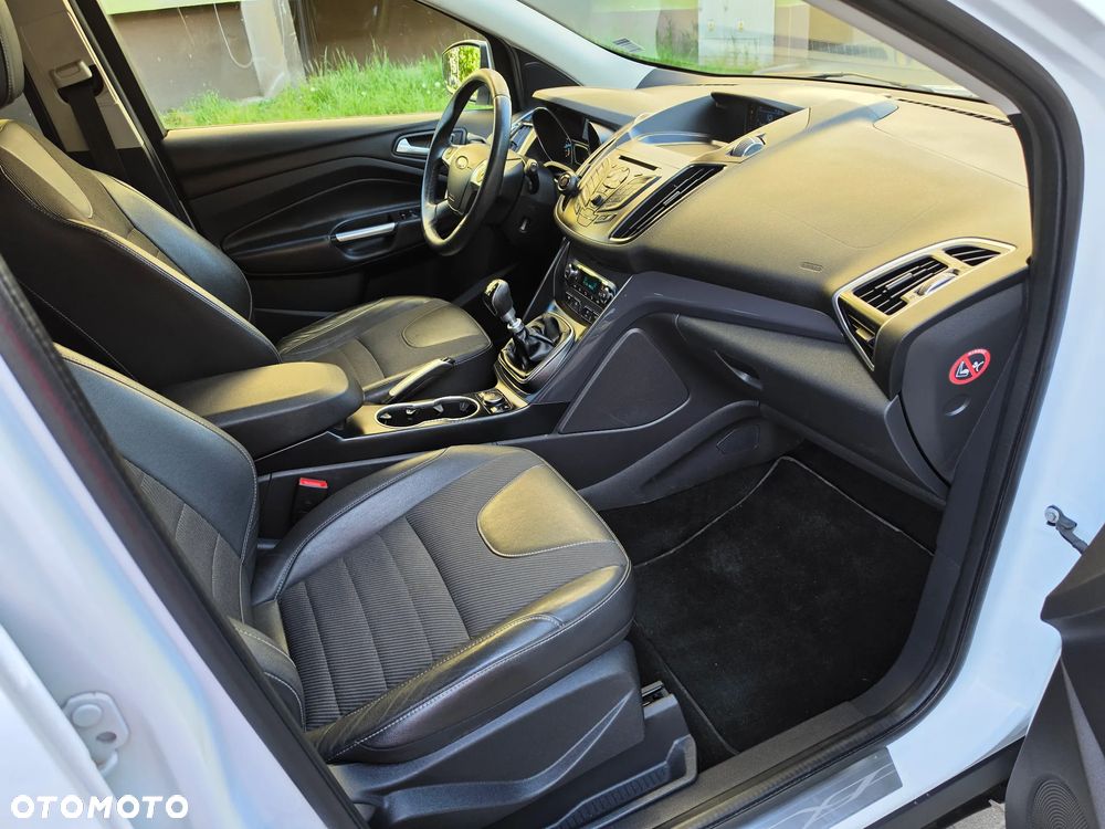 Ford Kuga 1.6 EcoBoost 2x4 Titanium - 7