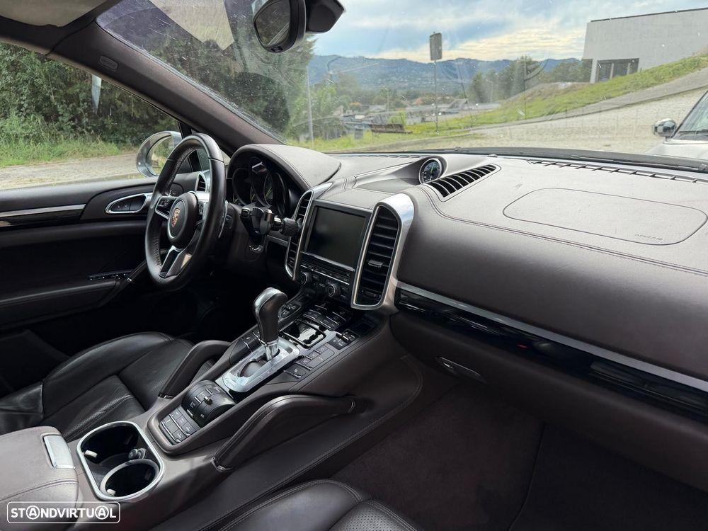 Porsche Cayenne S - 16