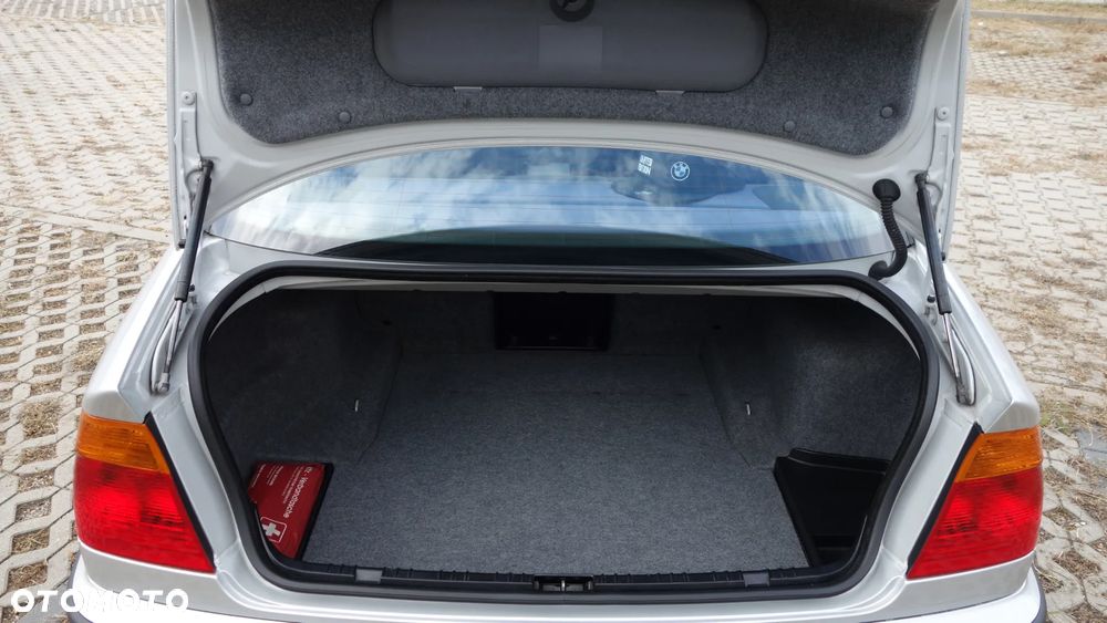 BMW Seria 3 320i - 20