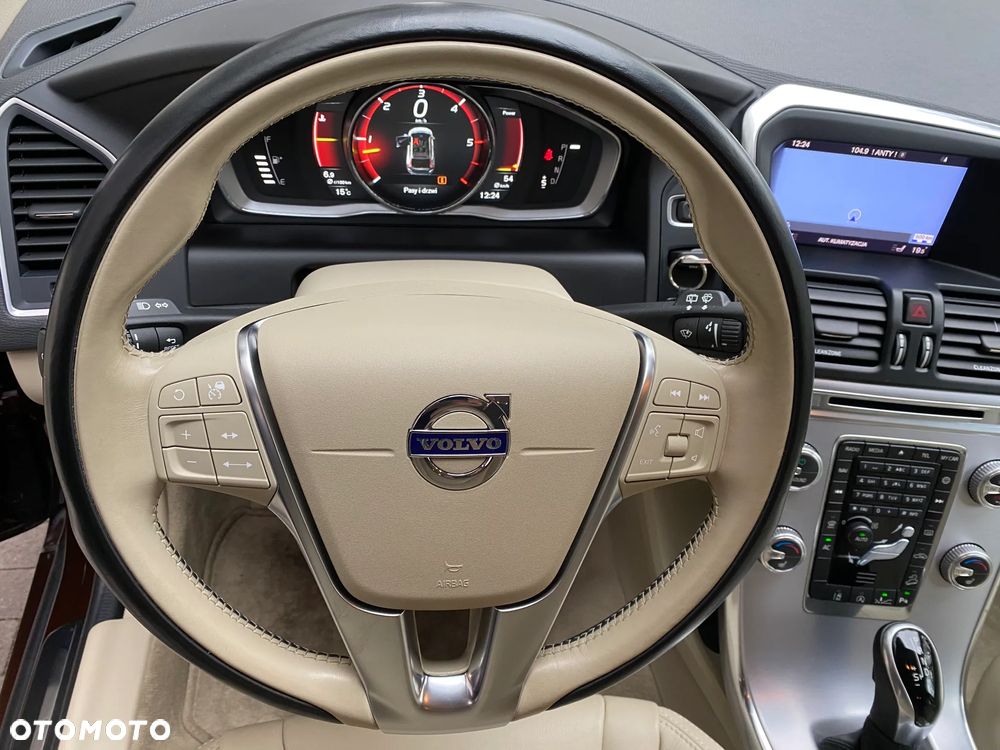 Volvo XC 60 D5 AWD Kinetic - 23