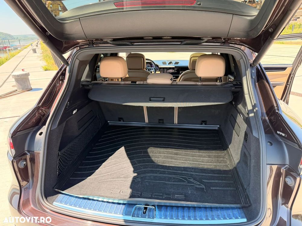 Porsche Cayenne - 12