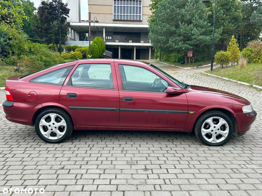 Opel Vectra 1.6 GL - 13