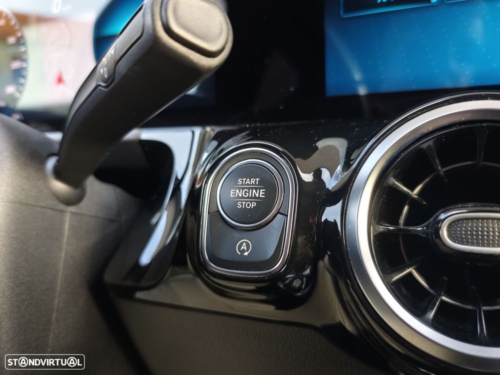 Mercedes-Benz GLA 180 d Progressive - 28