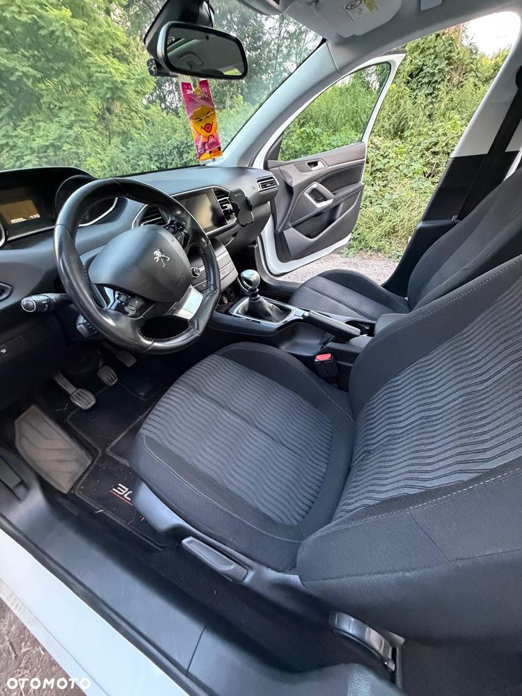 Peugeot 308 1.6 BlueHDi Allure S&S - 24