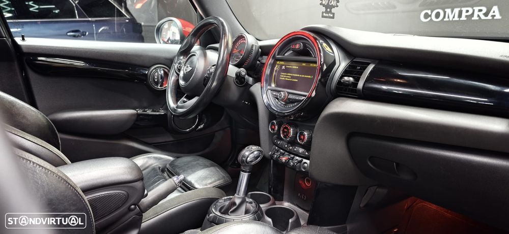 MINI 5 Portas Cooper SD Sport Aut. Seven - 32