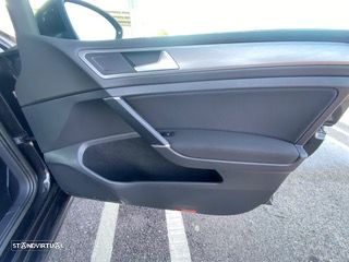 VW Golf Variant 1.6 TDi Confortline - 23