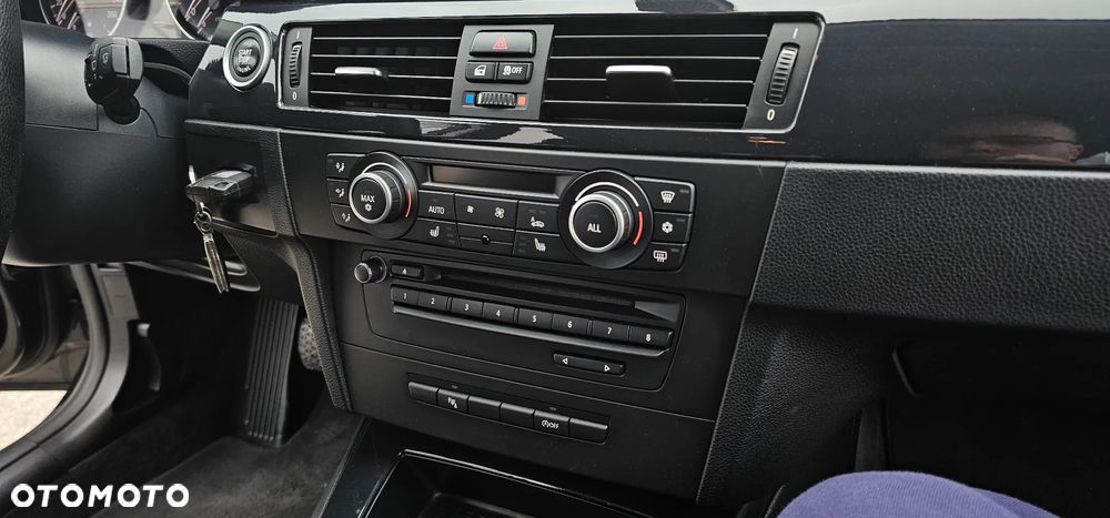 BMW Seria 3 320i - 14