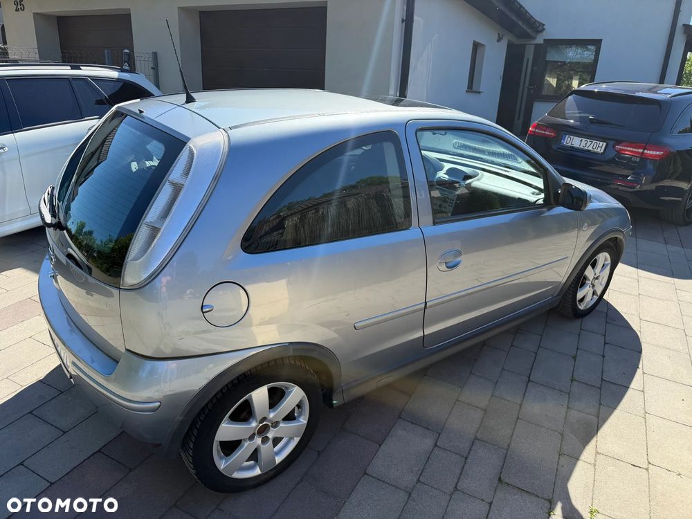 Opel Corsa 1.4 16V Sport - 1