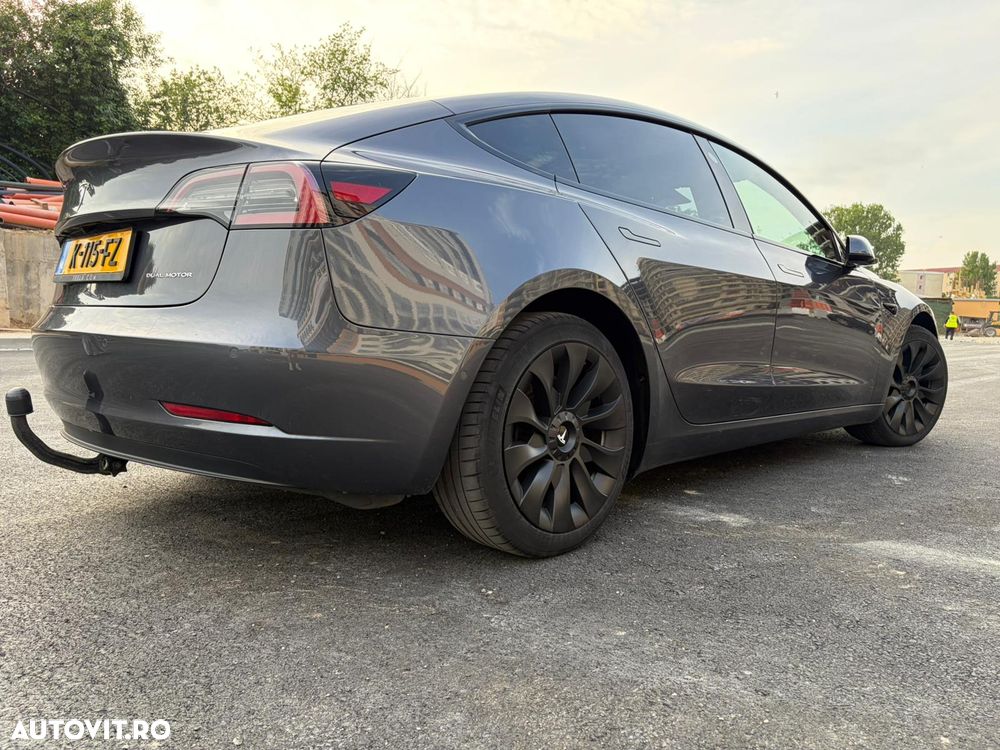 Tesla Model 3 - 3