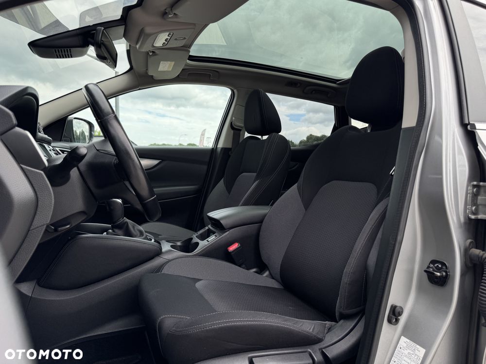 Nissan Qashqai 1.3 DIG-T N-Connecta DCT - 17