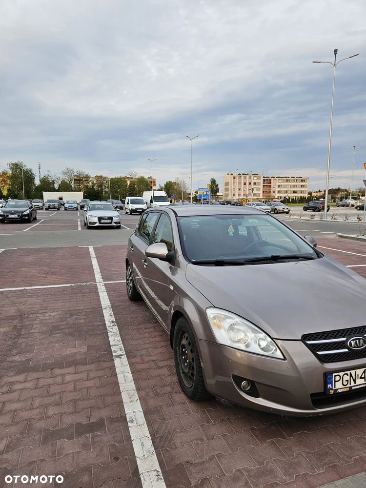Kia Ceed 1.6 Crdi Comfort - 1