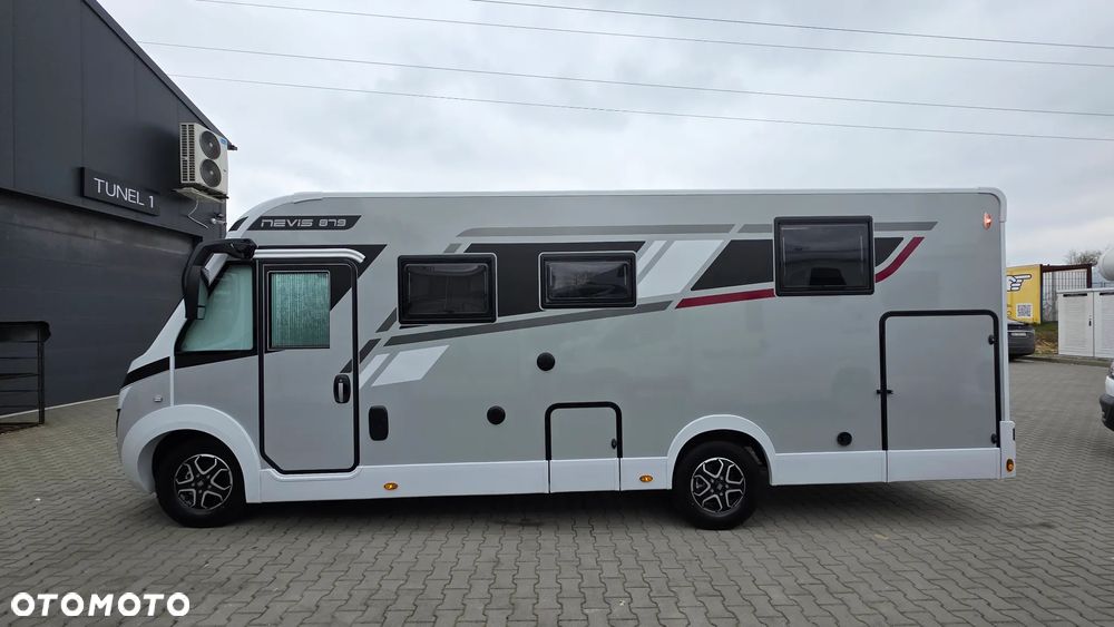 McLOUIS NEVIS 879 - INTEGRA - KAMPER - 32