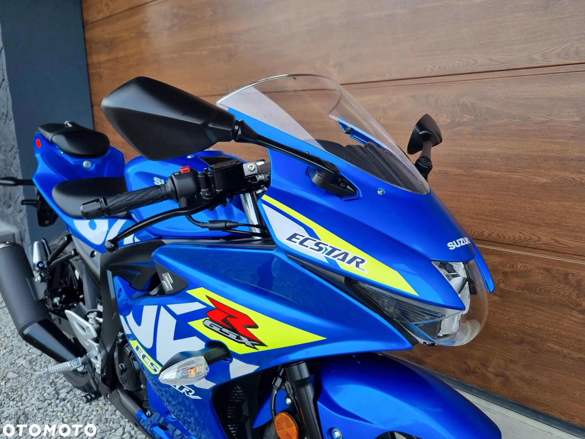 Suzuki GSX-R - 1