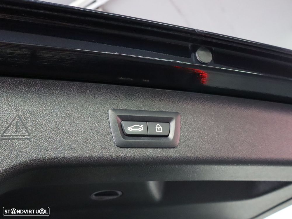 BMW 520 d Pack Desportivo M Auto - 28