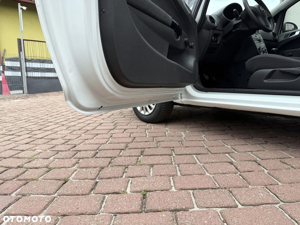 Opel Corsa 1.2 16V Essentia - 21