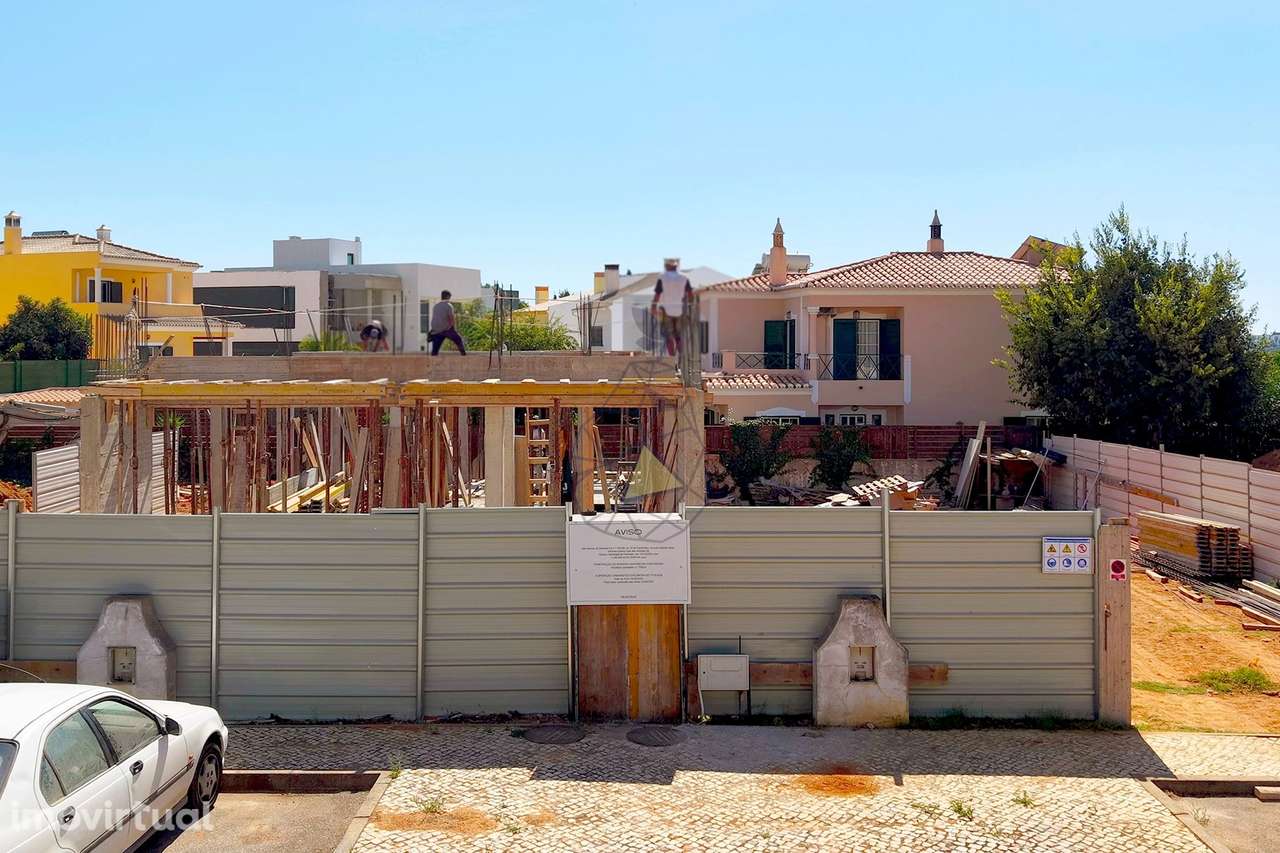 Moradia Contemporânea com 3 quartos e um escritório, em construção - Grande imagem: 5/29